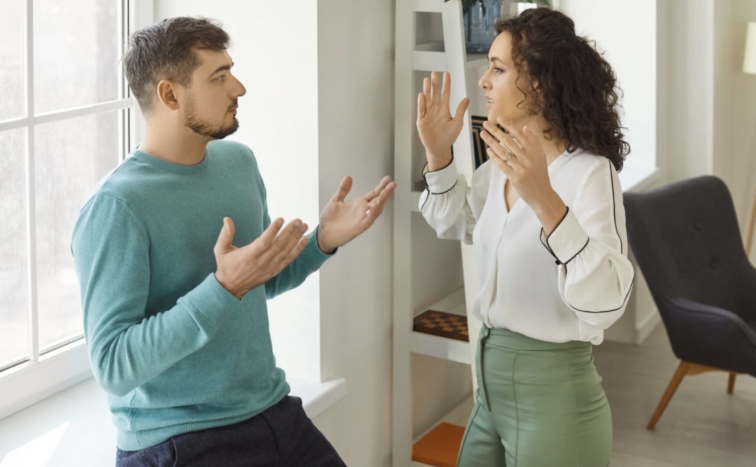 Couple sitting apart after an argument, illustrating relationship conflict cycle